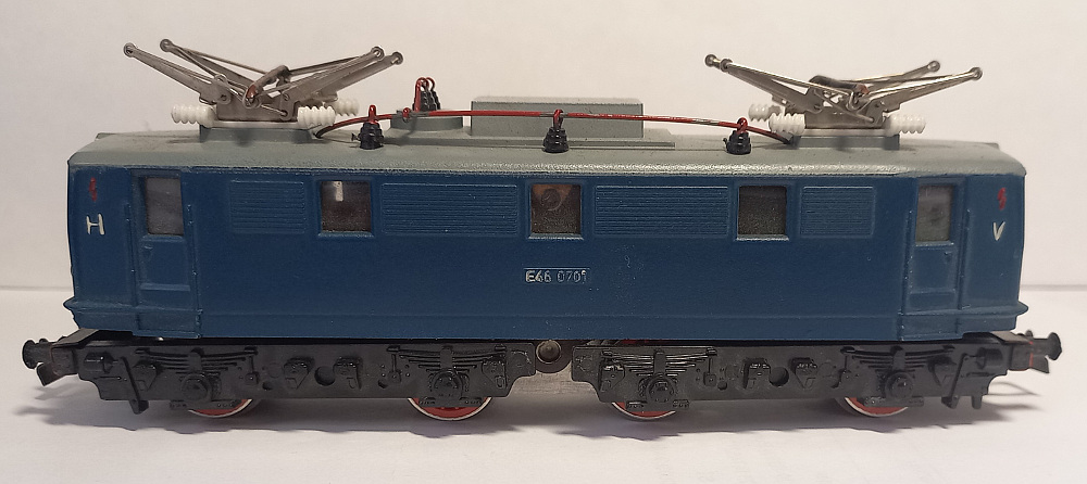 Piko E46 0701 stahlblau&nbsp; SAMMLERWERT ca. 40€ - 90€&nbsp; Baujahr: 1954
