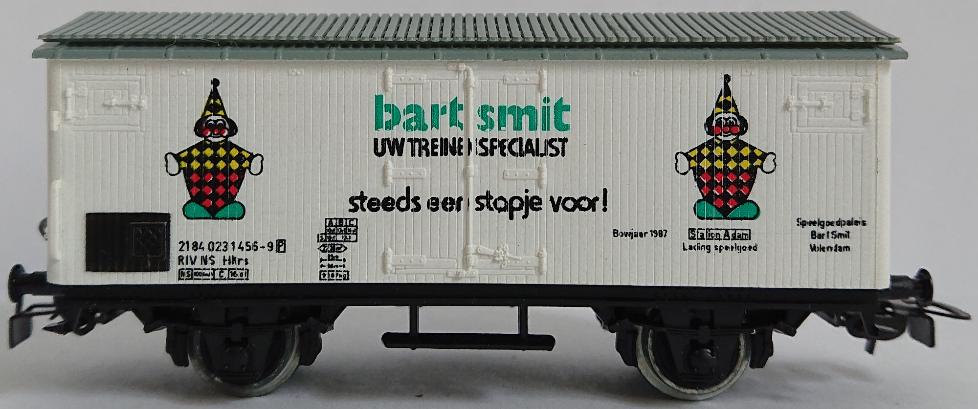 PIKO K&uuml;hlwagen mit Spitzdach und Sonnenschutzrost&nbsp;&nbsp;